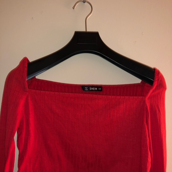 ✨casual/chic red crop top from Shein✨ - Picture 2 of 3